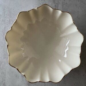 Lenox Cream Scalloped Serving Bowl with Gold Trim
